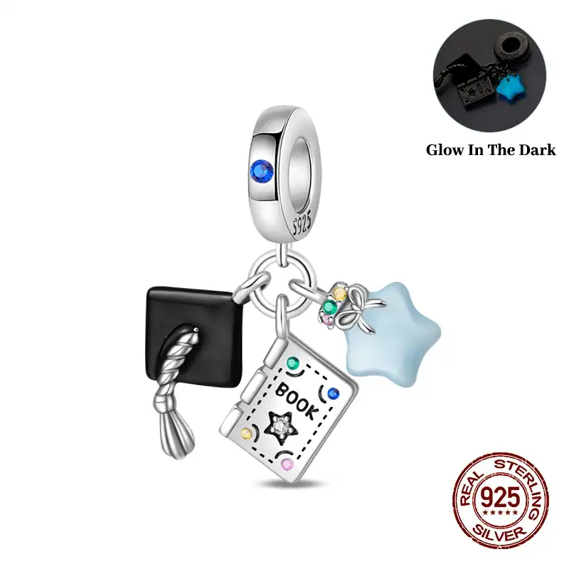 Anello charm in argento 925 con pietra luminosa e charms a forma di libro, nuvola e fiore, perfetto per bijoux personalizzati e da collezione, con effetto glow in the dark.