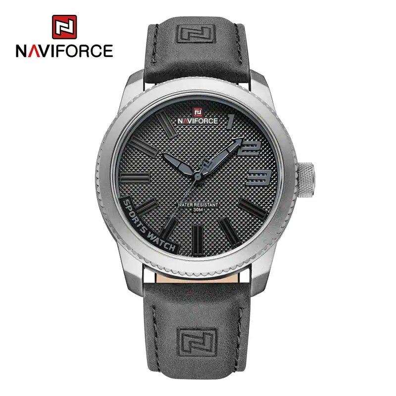 Orologio sportivo Naviforce con cinturino in pelle nera, quadrante nero con dettagli luminosi, resistente all'acqua, perfetto per stile casual e attività sportive.